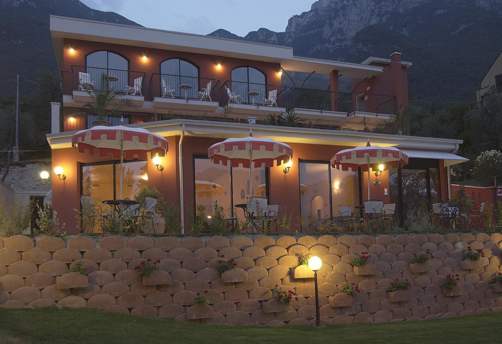 Hotel Oasi 3*